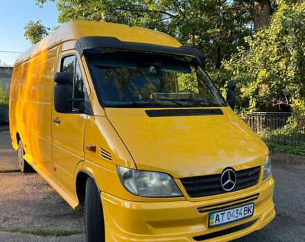 Желтый Мерседес Sprinter, объемом двигателя 2.2 л и пробегом 399 тыс. км за 7800 $, фото 1 на Automoto.ua