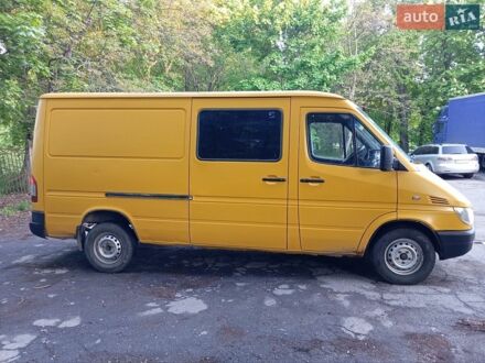 Желтый Мерседес Sprinter, объемом двигателя 2.2 л и пробегом 851 тыс. км за 4400 $, фото 1 на Automoto.ua