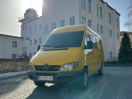 Желтый Мерседес Sprinter, объемом двигателя 2.1 л и пробегом 466 тыс. км за 7000 $, фото 1 на Automoto.ua
