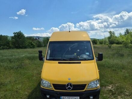 Желтый Мерседес Sprinter, объемом двигателя 2.15 л и пробегом 429 тыс. км за 6700 $, фото 1 на Automoto.ua