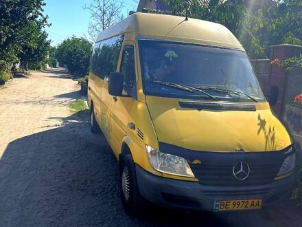 Желтый Мерседес Sprinter, объемом двигателя 2.2 л и пробегом 500 тыс. км за 6500 $, фото 1 на Automoto.ua