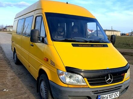 Желтый Мерседес Sprinter, объемом двигателя 2.1 л и пробегом 582 тыс. км за 8500 $, фото 1 на Automoto.ua