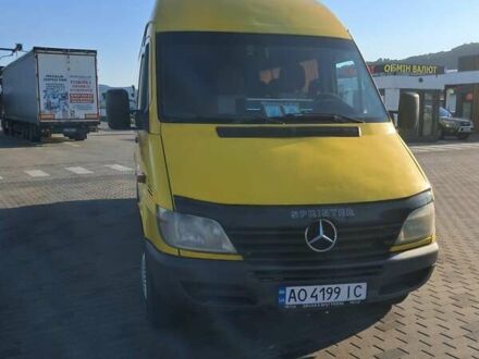 Мерседес Sprinter 2003 в Хусте на Automoto.ua Желтый Мерседес Sprinter, объемом двигателя 2.15 л и пробегом 450 тыс. км за 14000 $, фото 1 на Automoto.ua