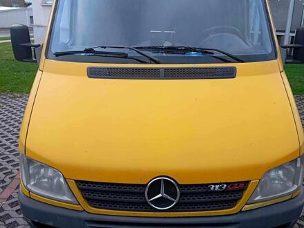 Желтый Мерседес Sprinter, объемом двигателя 2.2 л и пробегом 350 тыс. км за 5500 $, фото 1 на Automoto.ua