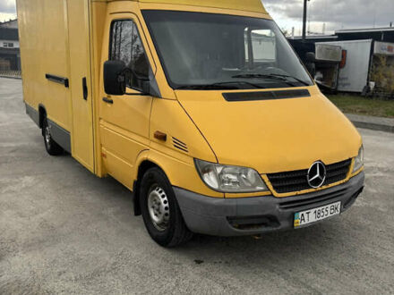 Желтый Мерседес Sprinter, объемом двигателя 2.15 л и пробегом 104 тыс. км за 5000 $, фото 1 на Automoto.ua
