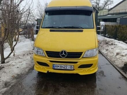 Желтый Мерседес Sprinter, объемом двигателя 2.7 л и пробегом 473 тыс. км за 18000 $, фото 1 на Automoto.ua