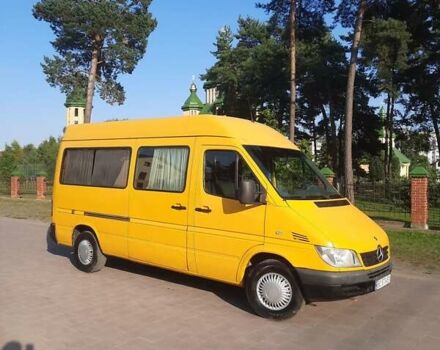 Желтый Мерседес Sprinter, объемом двигателя 2.69 л и пробегом 500 тыс. км за 6999 $, фото 1 на Automoto.ua