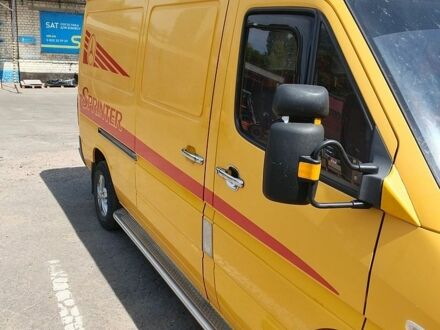 Желтый Мерседес Sprinter, объемом двигателя 2.15 л и пробегом 408 тыс. км за 8023 $, фото 1 на Automoto.ua