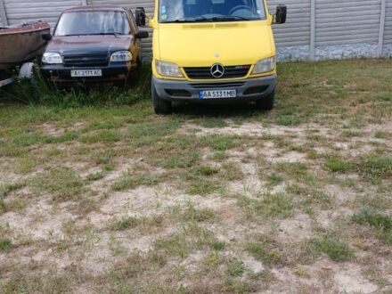 Желтый Мерседес Sprinter, объемом двигателя 2 л и пробегом 360 тыс. км за 2500 $, фото 1 на Automoto.ua