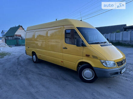 Желтый Мерседес Sprinter, объемом двигателя 2.2 л и пробегом 210 тыс. км за 9500 $, фото 1 на Automoto.ua