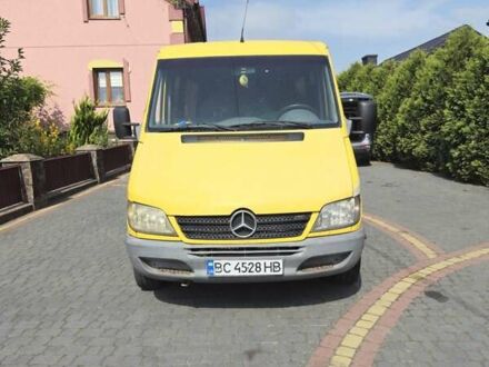 Желтый Мерседес Sprinter, объемом двигателя 2.2 л и пробегом 559 тыс. км за 6300 $, фото 1 на Automoto.ua