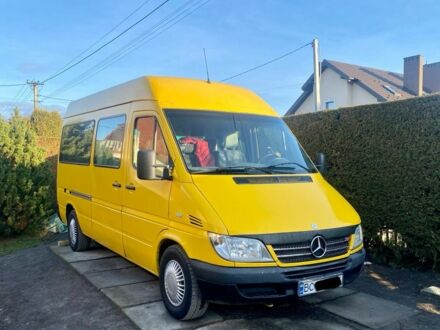 Желтый Мерседес Sprinter, объемом двигателя 2.7 л и пробегом 600 тыс. км за 6799 $, фото 1 на Automoto.ua