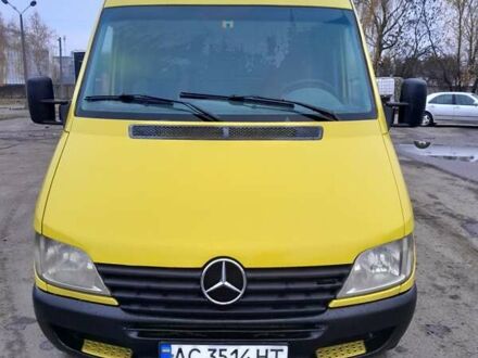 Желтый Мерседес Sprinter, объемом двигателя 2.1 л и пробегом 345 тыс. км за 7800 $, фото 1 на Automoto.ua