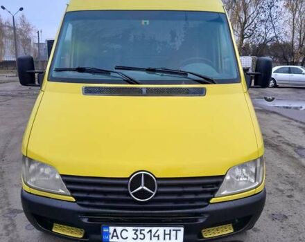 Желтый Мерседес Sprinter, объемом двигателя 2.1 л и пробегом 345 тыс. км за 7800 $, фото 1 на Automoto.ua