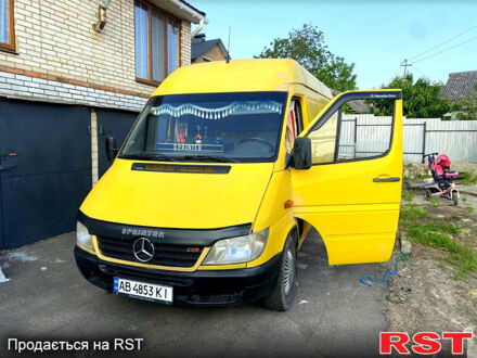 Желтый Мерседес Sprinter, объемом двигателя 2.2 л и пробегом 297 тыс. км за 8450 $, фото 1 на Automoto.ua