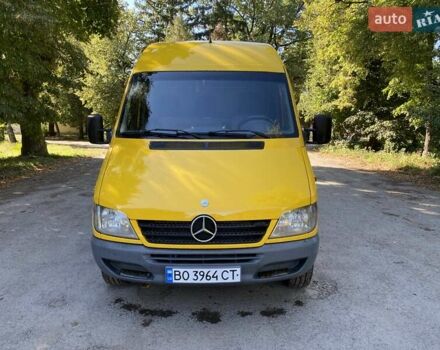 Желтый Мерседес Sprinter, объемом двигателя 2.2 л и пробегом 526 тыс. км за 9500 $, фото 1 на Automoto.ua