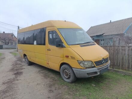 Желтый Мерседес Sprinter, объемом двигателя 2.2 л и пробегом 460 тыс. км за 5000 $, фото 1 на Automoto.ua