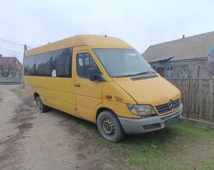 Желтый Мерседес Sprinter, объемом двигателя 2.2 л и пробегом 460 тыс. км за 5300 $, фото 1 на Automoto.ua