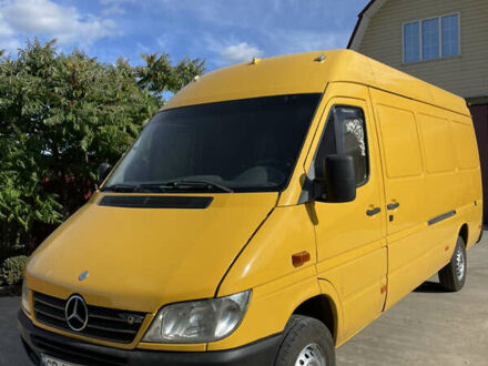 Желтый Мерседес Sprinter, объемом двигателя 2.15 л и пробегом 686 тыс. км за 8200 $, фото 1 на Automoto.ua