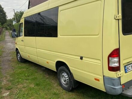 Желтый Мерседес Sprinter, объемом двигателя 2.7 л и пробегом 483 тыс. км за 12700 $, фото 1 на Automoto.ua
