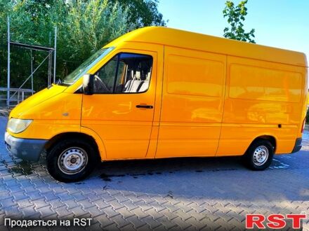 Желтый Мерседес Sprinter, объемом двигателя 2.1 л и пробегом 440 тыс. км за 6000 $, фото 1 на Automoto.ua
