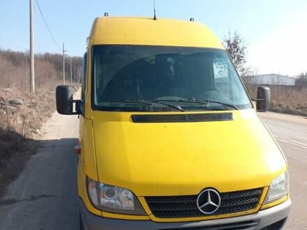 Желтый Мерседес Sprinter, объемом двигателя 2.15 л и пробегом 375 тыс. км за 6500 $, фото 1 на Automoto.ua