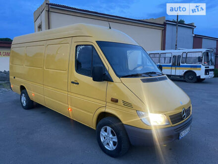 Желтый Мерседес Sprinter, объемом двигателя 2.2 л и пробегом 500 тыс. км за 10800 $, фото 1 на Automoto.ua