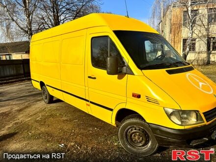 Желтый Мерседес Sprinter, объемом двигателя 2.2 л и пробегом 240 тыс. км за 7500 $, фото 1 на Automoto.ua