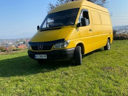 Желтый Мерседес Sprinter, объемом двигателя 2.1 л и пробегом 440 тыс. км за 7700 $, фото 1 на Automoto.ua