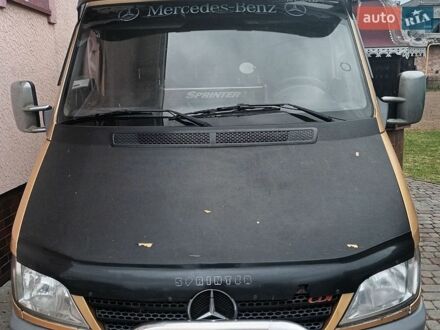 Желтый Мерседес Sprinter, объемом двигателя 2.2 л и пробегом 550 тыс. км за 8000 $, фото 1 на Automoto.ua