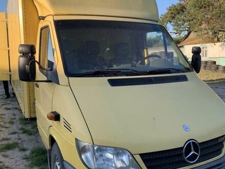 Жовтий Мерседес Sprinter, об'ємом двигуна 2.15 л та пробігом 376 тис. км за 10900 $, фото 1 на Automoto.ua