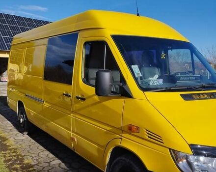 Желтый Мерседес Sprinter, объемом двигателя 2.7 л и пробегом 550 тыс. км за 10450 $, фото 3 на Automoto.ua