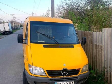 Мерседес Sprinter 2005 у Харкові на Automoto.ua Жовтий Мерседес Sprinter, об'ємом двигуна 2.2 л та пробігом 300 тис. км за 6500 $, фото 1 на Automoto.ua