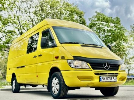 Желтый Мерседес Sprinter, объемом двигателя 2.7 л и пробегом 601 тыс. км за 10500 $, фото 1 на Automoto.ua