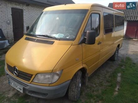 Желтый Мерседес Sprinter, объемом двигателя 2.2 л и пробегом 309 тыс. км за 6700 $, фото 1 на Automoto.ua