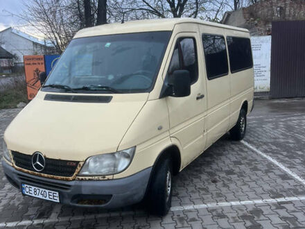 Желтый Мерседес Sprinter, объемом двигателя 2.69 л и пробегом 300 тыс. км за 8000 $, фото 1 на Automoto.ua
