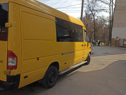 Желтый Мерседес Sprinter, объемом двигателя 2.2 л и пробегом 548 тыс. км за 7800 $, фото 1 на Automoto.ua