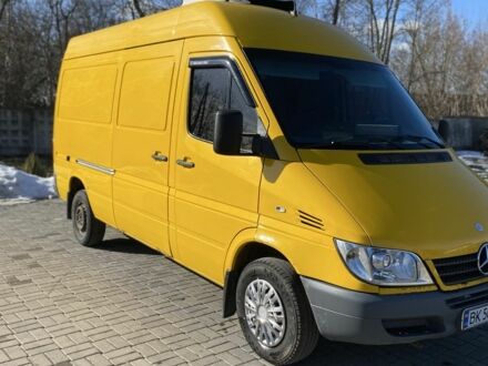 Жовтий Мерседес Sprinter, об'ємом двигуна 2.1 л та пробігом 250 тис. км за 8200 $, фото 1 на Automoto.ua