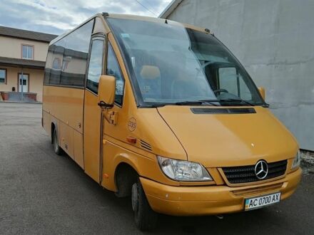 Желтый Мерседес Sprinter, объемом двигателя 2.69 л и пробегом 930 тыс. км за 17000 $, фото 1 на Automoto.ua