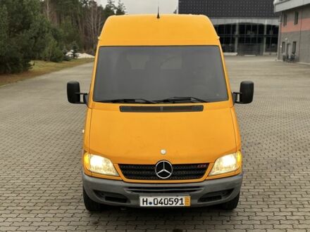 Желтый Мерседес Sprinter, объемом двигателя 2.1 л и пробегом 350 тыс. км за 11100 $, фото 1 на Automoto.ua