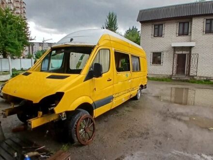 Желтый Мерседес Sprinter, объемом двигателя 2.2 л и пробегом 220 тыс. км за 1809 $, фото 1 на Automoto.ua