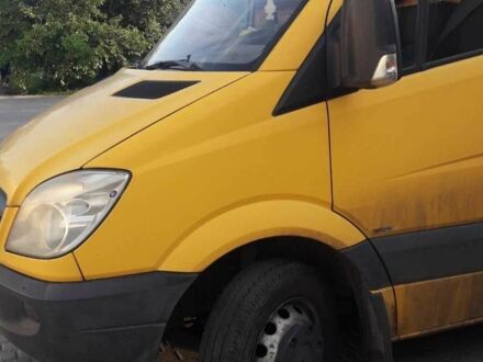 Желтый Мерседес Sprinter, объемом двигателя 2.1 л и пробегом 400 тыс. км за 9682 $, фото 1 на Automoto.ua
