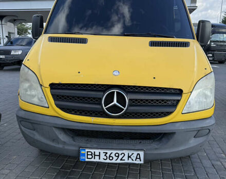 Желтый Мерседес Sprinter, объемом двигателя 2.2 л и пробегом 350 тыс. км за 12200 $, фото 1 на Automoto.ua