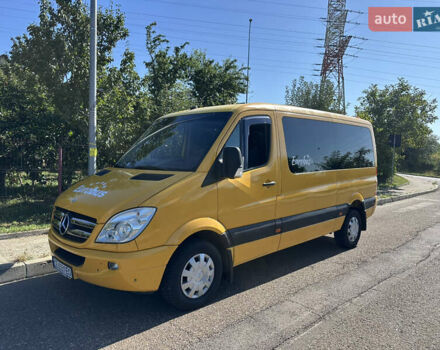 Желтый Мерседес Sprinter, объемом двигателя 2.15 л и пробегом 295 тыс. км за 15500 $, фото 1 на Automoto.ua