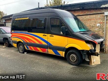 Желтый Мерседес Sprinter, объемом двигателя 1.8 л и пробегом 500 тыс. км за 10000 $, фото 1 на Automoto.ua