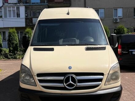 Желтый Мерседес Sprinter, объемом двигателя 2.2 л и пробегом 625 тыс. км за 12900 $, фото 1 на Automoto.ua