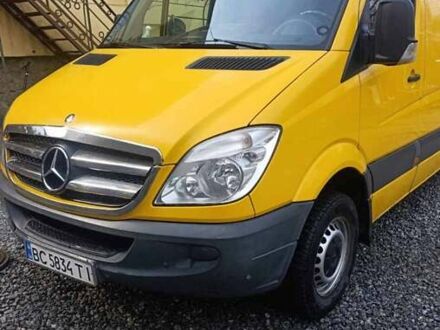 Желтый Мерседес Sprinter, объемом двигателя 3 л и пробегом 429 тыс. км за 19999 $, фото 1 на Automoto.ua