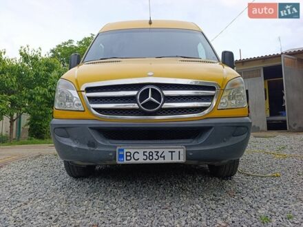 Желтый Мерседес Sprinter, объемом двигателя 2.99 л и пробегом 430 тыс. км за 18488 $, фото 1 на Automoto.ua