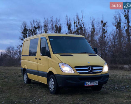 Желтый Мерседес Sprinter, объемом двигателя 2.14 л и пробегом 325 тыс. км за 8700 $, фото 1 на Automoto.ua