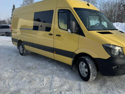 Желтый Мерседес Sprinter, объемом двигателя 2.99 л и пробегом 500 тыс. км за 25500 $, фото 1 на Automoto.ua